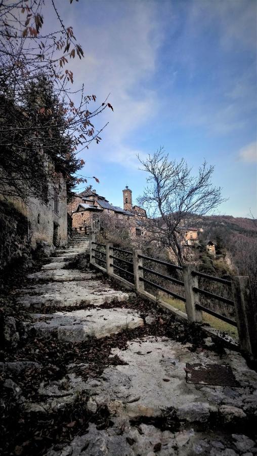 Sur Un Petit Nuage Villa Roubion Luaran gambar