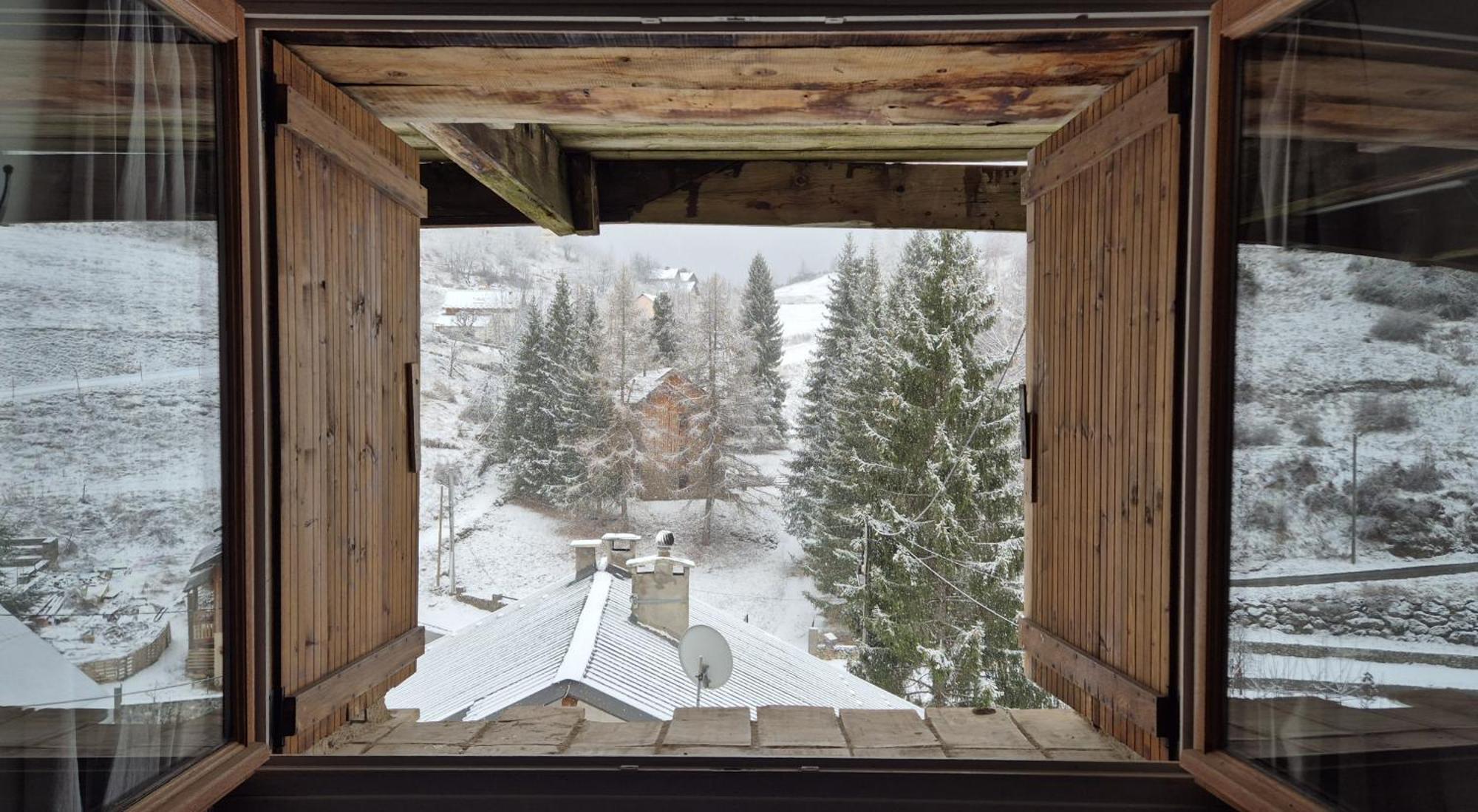 Sur Un Petit Nuage Villa Roubion Luaran gambar